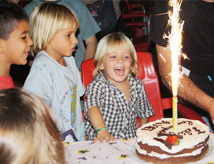 Ven a festejar tu cumpleaños con nosotros, en Funny beach Marbella. No lo olvidarás.